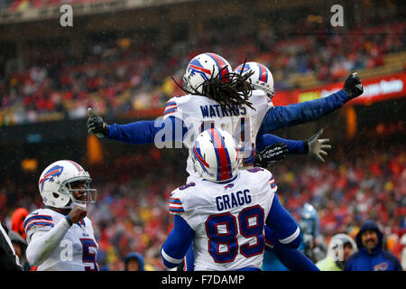 Kansas City, MO, USA. 29 Nov, 2015.    Au cours de la NFL match entre les Bills de Buffalo et les Kansas City Chiefs au Arrowhead Stadium de Kansas City, MO Tim Warner/CSM. Banque D'Images