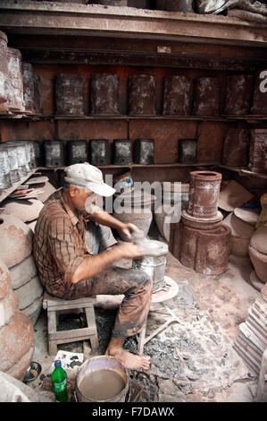 L'image de Potter était pris à Dharavi, Mumbai. Banque D'Images