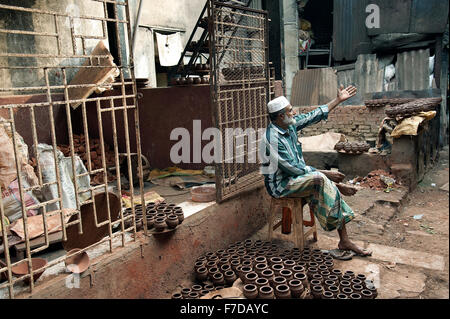 L'image de Potter était pris à Dharavi, Mumbai. Banque D'Images