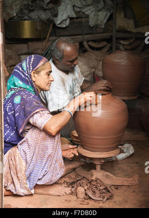 L'image de Potter était pris à Dharavi, Mumbai. Banque D'Images