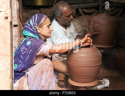 L'image de Potter était pris à Dharavi, Mumbai. Banque D'Images