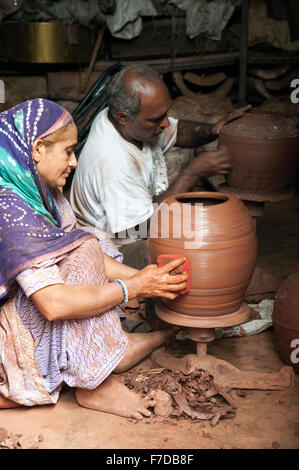 L'image de Potter était pris à Dharavi, Mumbai. Banque D'Images