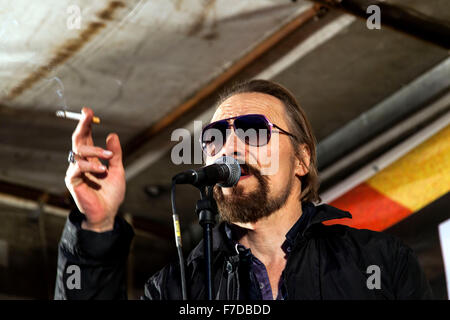 Copenhague, Danemark, le 29 novembre 2915. Singer Steen Joergensen divertit lors de la COP21 à Copenhague de démonstration qui s'est terminée à la place du Parlement, Christiansborgs Slotsplads. Credit : OJPHOTOS/Alamy Live News Banque D'Images