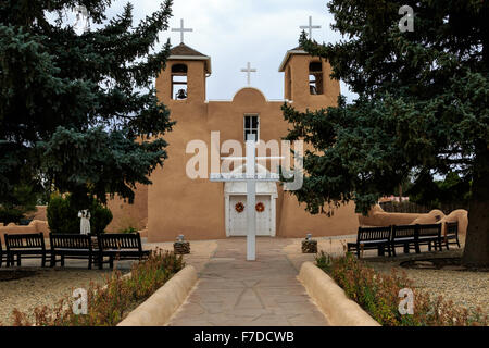 Le savez bien San Francisco de assise à Rancho de Taos, Nouveau Mexique a été en utilisation continue depuis plus de 200 ans. Banque D'Images