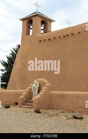 Le savez bien San Francisco de assise à Rancho de Taos, Nouveau Mexique a été en utilisation continue depuis plus de 200 ans. Banque D'Images