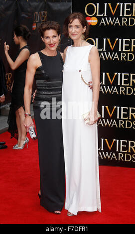 Apr 12, 2015 - Londres, Angleterre, Royaume-Uni - Tamsin Greig et Haydn Gwynne assistant à l'Olivier Awards 2015, Royal Opera House, Covent Banque D'Images