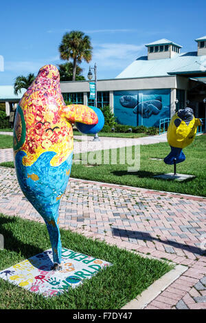 Fort ft. Pierce Floride, Manatee observation et centre d'éducation, sculpture de statue de fibre de verre, les visiteurs voyage visite touristique site touristique l Banque D'Images