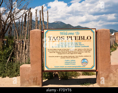 Entrée avant de Taos Pueblo soupir Banque D'Images