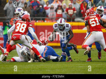 Kansas City, MO, USA. 29 Nov, 2015. Buffalo Bills LeSean McCoy running back (25) au cours de la NFL match entre les Bills de Buffalo et les Kansas City Chiefs au Arrowhead Stadium de Kansas City, MO Tim Warner/CSM. Banque D'Images