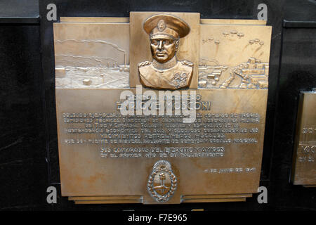 Tombe de Enrique Carlos Alberto Mosconi (21 février 1877 - 4 juin 1940) Cimetière de la Recoleta à Buenos Aires, Argentine. Banque D'Images