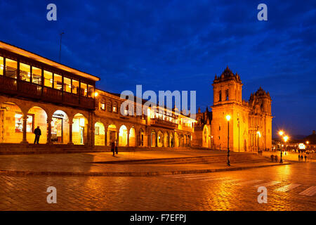 À la tombée de la cathédrale, la Plaza de Armas, Cusco, Pérou Banque D'Images