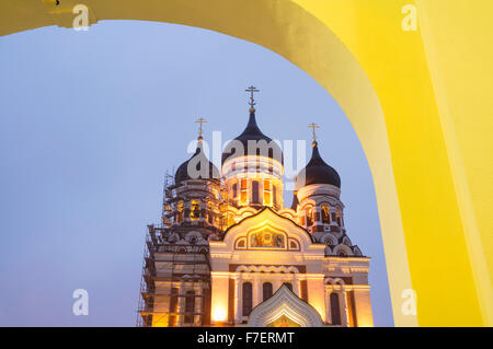 La Cathédrale Orthodoxe Alexandre Nevsky éclairé par la nuit. Tallinn, Estonie Banque D'Images