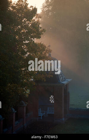 Dans un parc près de Droitwich Spa Hanbury Hall West Midlands UK Europe Angleterre Worcestershire Banque D'Images