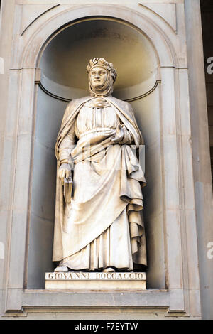 Statue de Giovanni Boccaccio à Piazzale degli Uffizi - Florence, Italie Banque D'Images