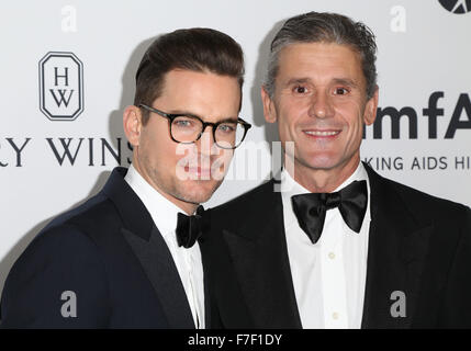 Assister à des célébrités 2015 amfAR Gala l'inspiration à Los Angeles Studios de lait. Avec : Matt Bomer, Simon les salles où : Los Angeles, California, United States Quand : 29 Oct 2015 Banque D'Images