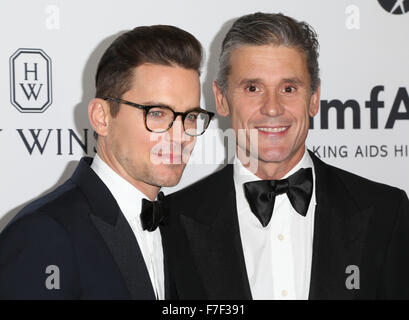 Assister à des célébrités 2015 amfAR Gala l'inspiration à Los Angeles Studios de lait. Avec : Matt Bomer, Simon les salles où : Los Angeles, California, United States Quand : 29 Oct 2015 Banque D'Images