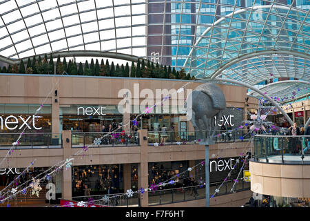 Les clients magasinent au centre commercial intérieur Trinity Leeds Shopping Centre Albion Street Leeds West Yorkshire Angleterre Royaume-Uni Banque D'Images