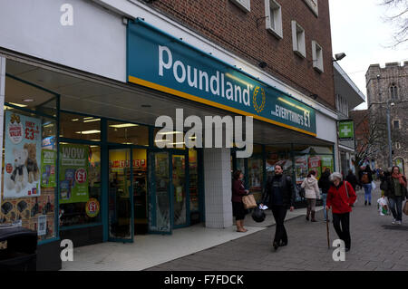 Poundland discount boutique en ville de Canterbury Kent uk novembre 2015 Banque D'Images