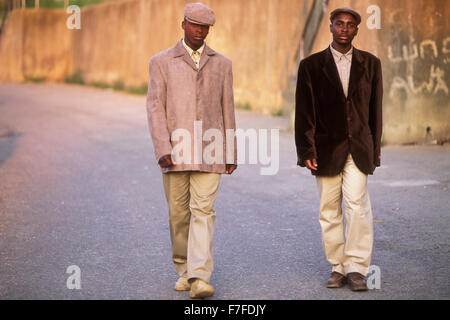 Deux jeunes Xhosa, qui sont récemment devenus hommes en passant par le rite d'initiation masculine Xhosa traditionnelles Banque D'Images