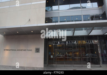 Washington, DC, USA. 30Th Nov, 2015. Photo prise le 30 novembre 2015 montre l'extérieur de l'administration centrale du Fonds monétaire international (FMI) à Washington, DC, aux Etats-Unis. Le Fonds monétaire international (FMI) a annoncé lundi que la monnaie chinoise renminbi (RMB) est admissible à l'adhésion au droits de tirage spéciaux (DTS) panier comme une monnaie de réserve internationale. © Bao Dandan/Xinhua/Alamy Live News Banque D'Images