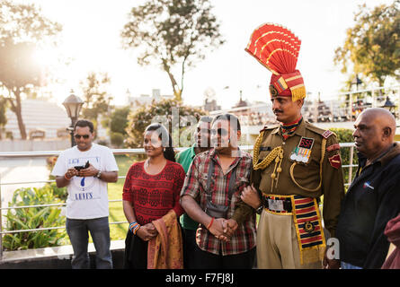 Wagha Border Cérémonie, Attari, Province du Pendjab, en Inde Banque D'Images