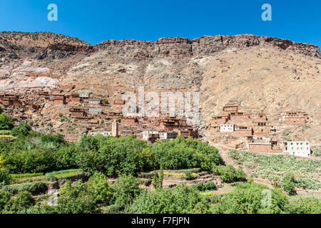 Matate située près du village d'Imlil dans les montagnes de l'Atlas au Maroc. Banque D'Images