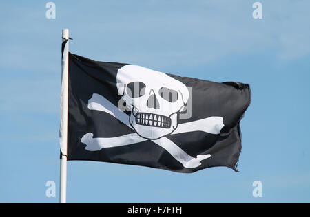 Un Noir et Blanc Tête de mort Drapeau pirate. Banque D'Images