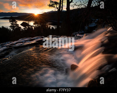 Eagle Creek Falls et le lac Tahoe avec Sunrise. Californie Banque D'Images