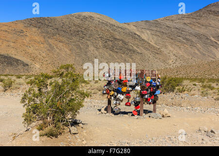 Panneau de route Tea Kettle Junction dans Death Valley N.P, Californie, États-Unis Banque D'Images