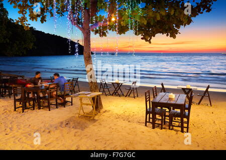 Restaurant de plage à la Lima Coco Resort, Koh Samet Island, Thaïlande Banque D'Images