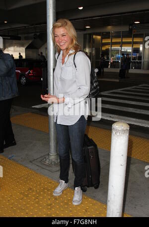 "Des agents du S.H.I.E.L.D.' star Adrianne Palicki arrive à l'Aéroport International de Los Angeles comprend : Adrianne Palicki Où : Los Angeles, California, United States Quand : 30 Oct 2015 Banque D'Images