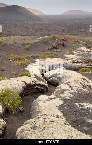 Le cueva canal de Pico partido, - une ancienne coulée de lave et de tunnel, - dans le Parc National de Timanfaya / Parque Nacional de Timanfaya, Banque D'Images