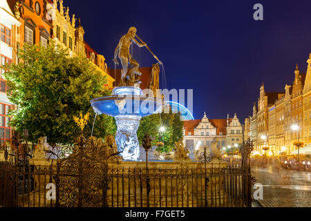 Fontaine de Neptune à Gdansk la nuit, Pologne Banque D'Images