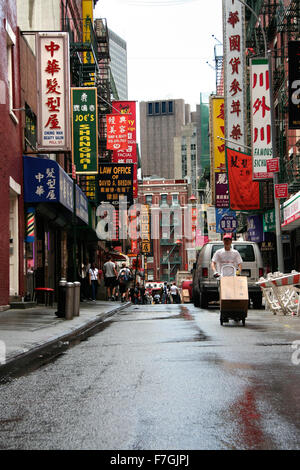 NEW YORK - Le 24 juin : Pell Street dans le quartier chinois de Manhattan. Juin 24nd, 2008 à New York, USA. Pell Street, la rue principale où le Ch Banque D'Images