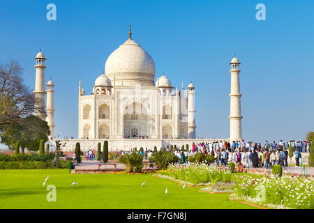 Taj Mahal et le Mughal gardens du Taj Mahal, Agra, Uttar Pradesh, Inde Banque D'Images
