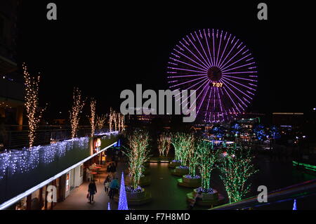 Beau port port de Yokohama Minato mirari dans la nuit avec une longue exposition à l'éclairage du couvercle Banque D'Images