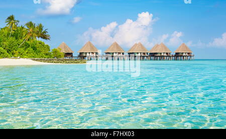 Îles Maldives, l'hôtel bungalows sur l'eau Banque D'Images