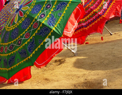 Surajkund foire artisanale tree art installation d'Umbrella Banque D'Images