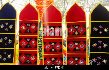 Surajkund foire artisanale tree art installation rideau de Banque D'Images