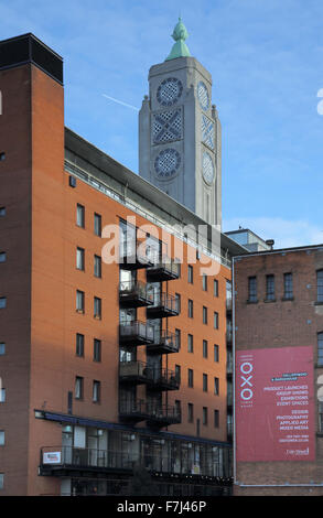 Historique Le bâtiment Oxo tower et sur la rive sud de Londres Angleterre Banque D'Images