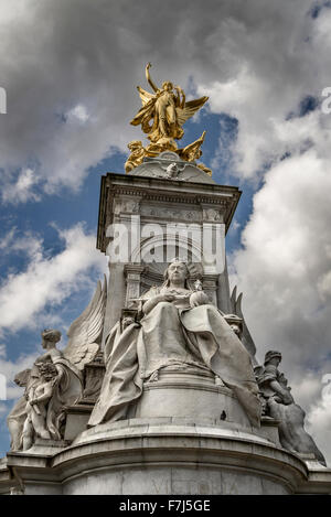 Queen Victoria Memorial à l'extérieur de Buckingham Palace Banque D'Images