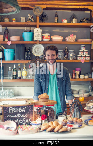 Propriétaire d'une boutique de café Banque D'Images