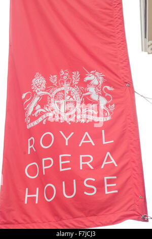 L'un des drapeaux/bannières à l'extérieur du Royal Opera House de Covent Garden, Londres UK. Vu en septembre 2015. Banque D'Images