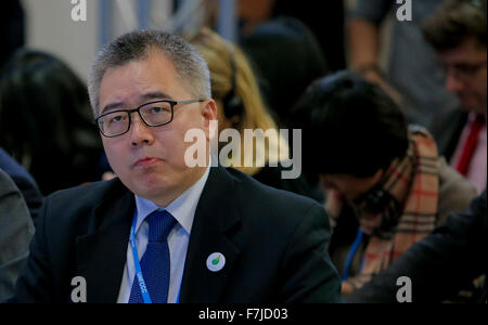 Paris, France. 1er décembre 2015. L'administrateur en chef de la Chine négociateur climatique Su Wei écoute au cours de la Chine-ADB La coopération sur le changement climatique Activité parallèle en marge de la 2015 Conférence des Nations Unies sur les changements climatiques (COP 21) à Le bourget sur la banlieue nord de Paris, France, le 1 décembre, 2015. La Chine travaillera en étroite collaboration avec la Banque asiatique de développement (BAD) à l'égard de ses émissions de dioxyde de carbone (CO2) des objectifs de réduction des émissions. © Xinhua/Alamy Live News Banque D'Images