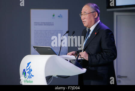 Paris, France. 1er décembre 2015. Xie Zhenhua, représentant spécial de la Chine sur le changement climatique, parle au cours de la Chine-ADB La coopération sur le changement climatique Activité parallèle en marge de la 2015 Conférence des Nations Unies sur les changements climatiques (COP 21) à Le bourget sur la banlieue nord de Paris, France, le 1 décembre, 2015. La Chine travaillera en étroite collaboration avec la Banque asiatique de développement (BAD) à l'égard de ses émissions de dioxyde de carbone (CO2) des objectifs de réduction des émissions © Xinhua/Alamy Live News Banque D'Images