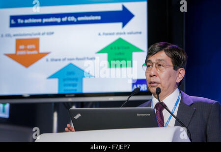 Paris, France. 1er décembre 2015. Ayumi Konishi, directeur général de la Banque asiatique de développement pour l'Asie de l'Est Ministère, parle au cours de la Chine-ADB La coopération sur le changement climatique Activité parallèle en marge de la 2015 Conférence des Nations Unies sur les changements climatiques (COP 21) à Le bourget sur la banlieue nord de Paris, France, le 1 décembre, 2015. La Chine travaillera en étroite collaboration avec la Banque asiatique de développement (BAD) à l'égard de ses émissions de dioxyde de carbone (CO2) des objectifs de réduction des émissions © Xinhua/Alamy Live News Banque D'Images