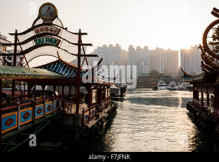 Aberdeen Harbour au coucher du soleil, l'île de Hong Kong, Chine Banque D'Images