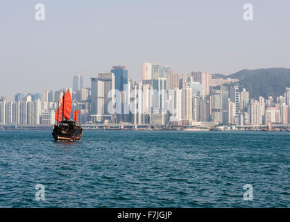 Jonque Chinoise Traditionnelle à voile Port de Hong Kong, Hong Kong, Chine Banque D'Images