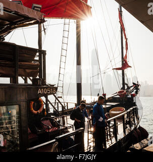 Jonque Chinoise Traditionnelle à voile Port de Hong Kong, Hong Kong, Chine Banque D'Images