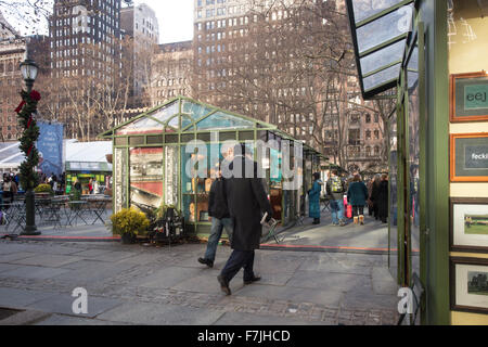 Avis de vacances de Noël boutiques dans Bryant Park à Manhattan, New York City Banque D'Images